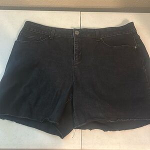 Time and Tru Mid-Rise Shorts